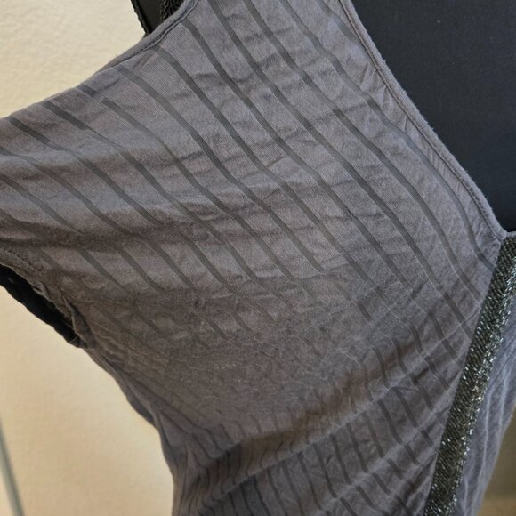 Guess - Small Cold Shoulder Blouse in Grey - EUC - Picture 3 of 5